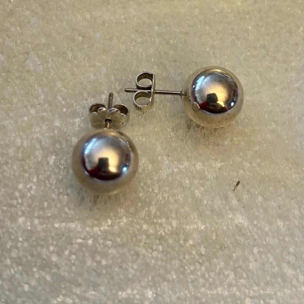 Tiffany’s earrings - Picture 2 of 4